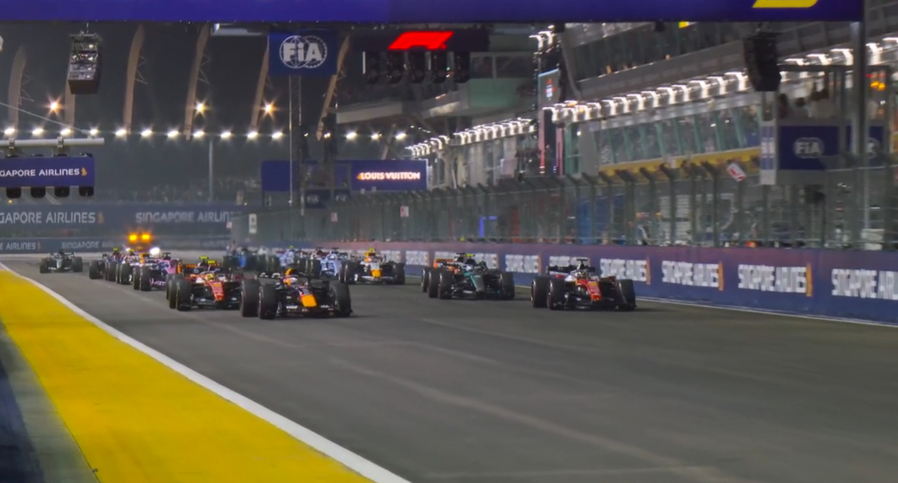 Max Verstappen heeft zondag voor het eerst in zijn carrière de Grand Prix van Singapore gewonnen. De 29-jarige Nederlander boekte daarmee zijn tweede Grand Prix-zege op rij, nadat hij zaterdag ook al de sprintrace op zijn naam schreef.
