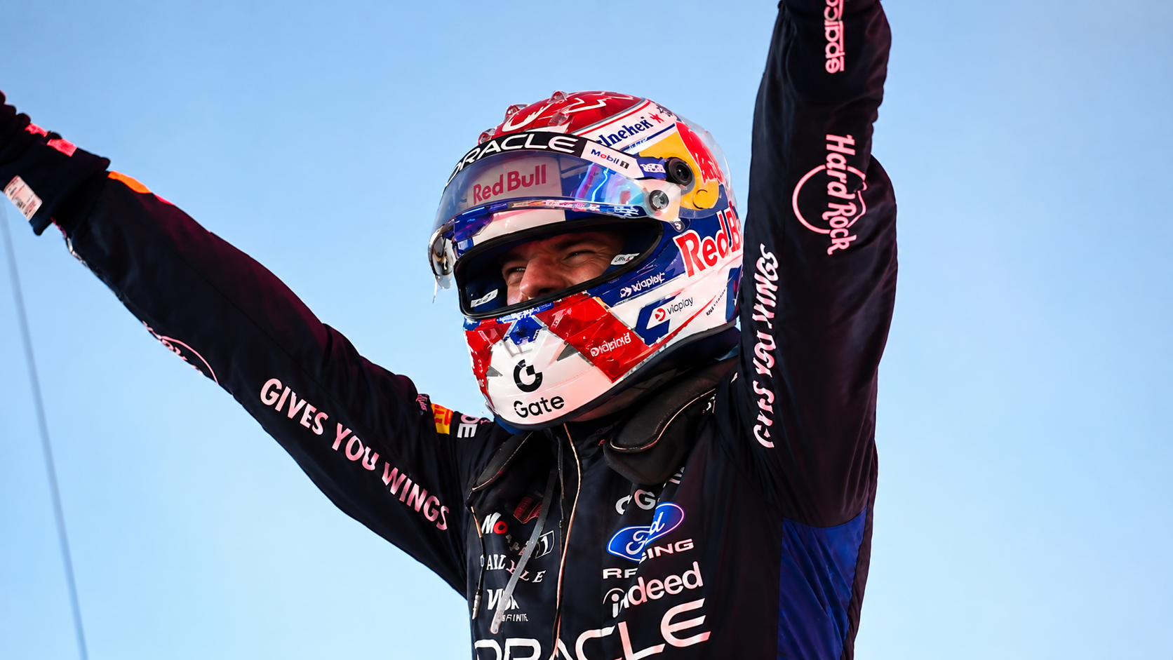 Max Verstappen heeft voor het eerst de Grand Prix van Singapore gewonnen. De Red Bull-coureur sprak na afloop van een bijzonder weekend, maar maakt zich weinig druk om zijn positie in het wereldkampioenschap. "Ik wil nu plezier hebben."